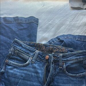 25 X 32 Wrangler Women’s Bell Bottom Jeans